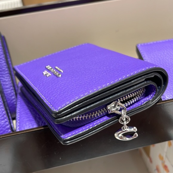 Coach Snap Wallet
Silver/Sport Purple - Picture 6 of 16